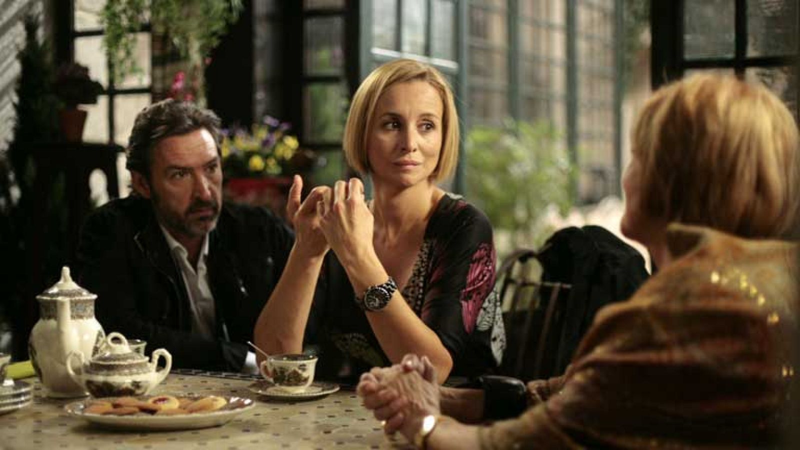 Herederos - Capítulo 24 - Carmen sigue buscando a Manuela para vengarse - ver ahora