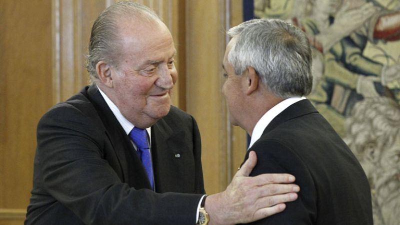 Los médicos detectan la agudización de una antigua hernia discal en la columna del rey | Ver