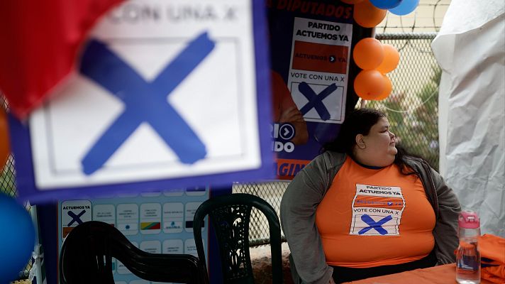 Telediario Fin de Semana - Costa Rica vota en unas presidenciales con la oficialista Laura Fernández como favorita