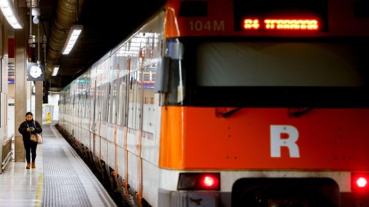 Retrasos de trenes y servicios alternativos de autob�s en otro lunes sin normalidad en el servicio de Rodalies