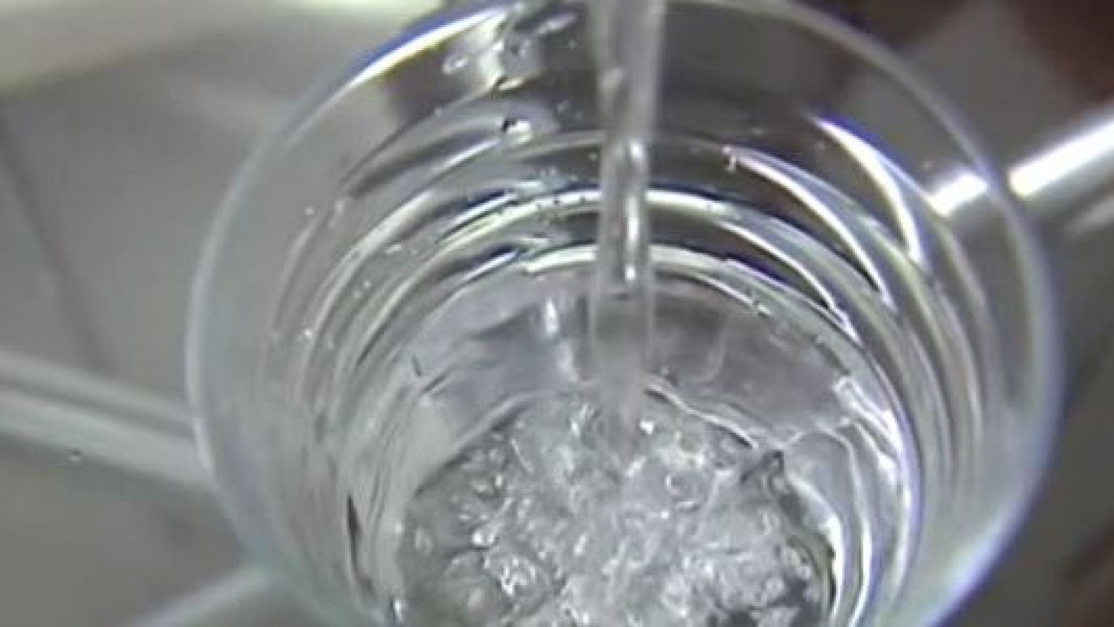 Los tipos de agua y las consecuencias en nuestro organismo de un consumo bajo - Directo al grano | Ver