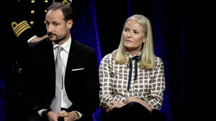  - Un juicio por violación y los correos de Mette-Marit con Jeffrey Epstein ponen en vilo a la familia real noruega