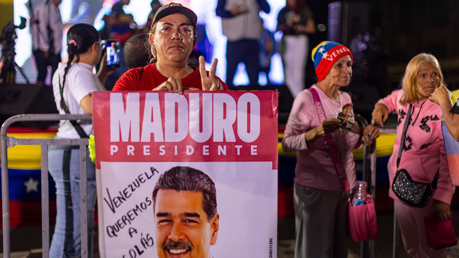 Un mes sin Maduro en Venezuela... bajo la mirada de Anna Bosch - La tarde en 24h | Ver