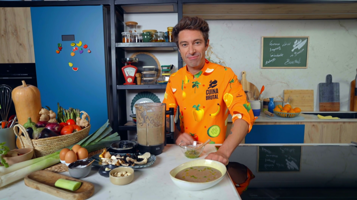 Cuina Brutal - Crema de bolets, sípia i gofre de xocolata