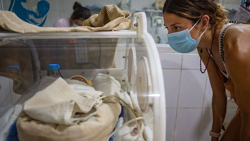 Las incubadoras 'low cost' cántabras que salvan vidas en Perú - TeleCantabria | Ver