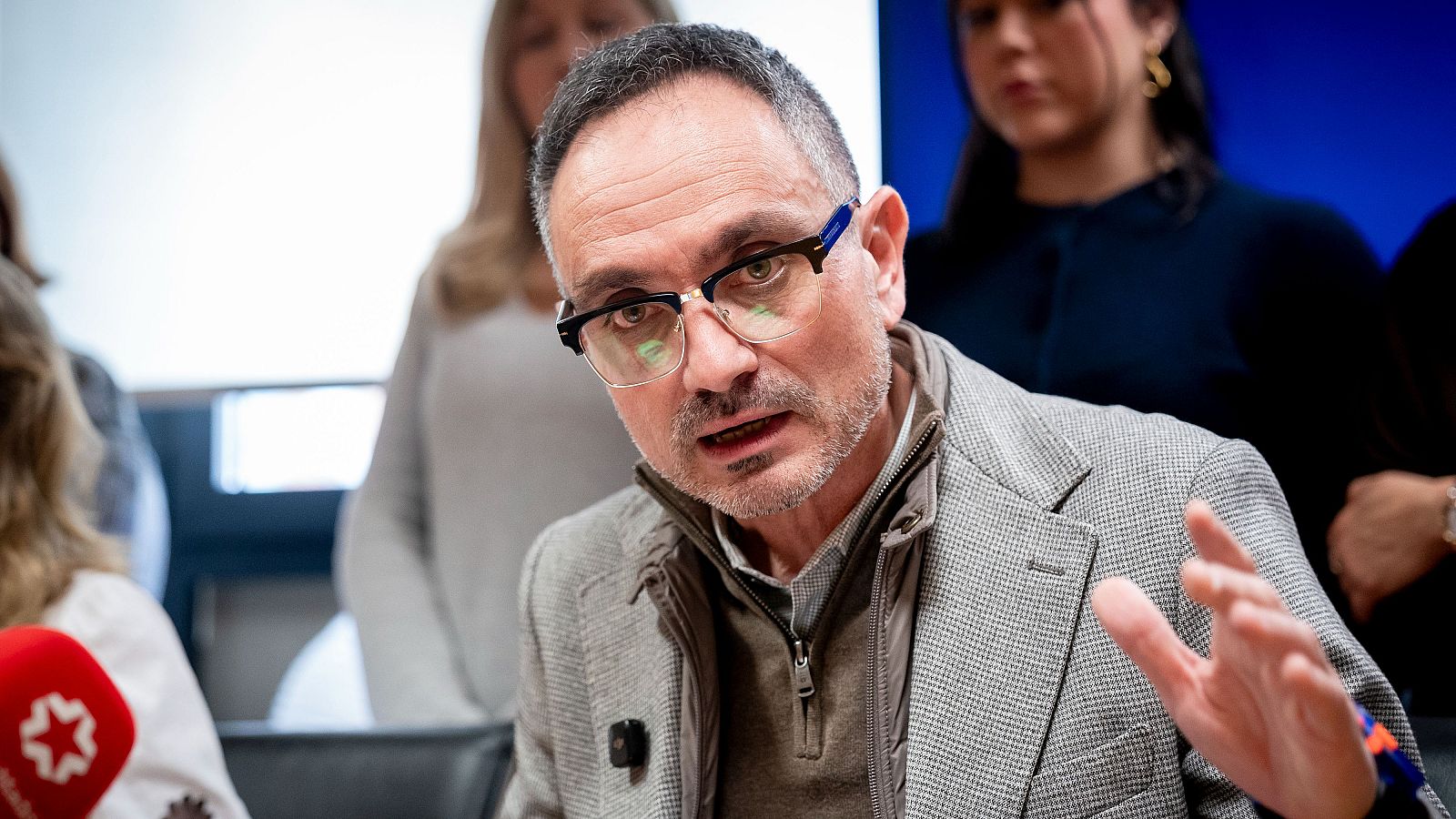 Una denuncia de acoso sexual contra el alcalde sacude el Ayuntamiento de Móstoles | Ver