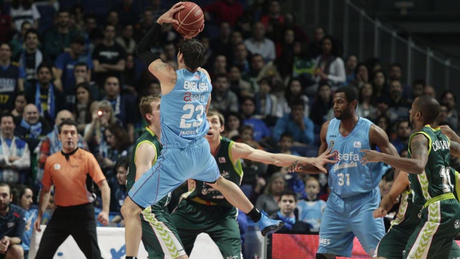 El Estudiantes domina (82-68) al Unicaja