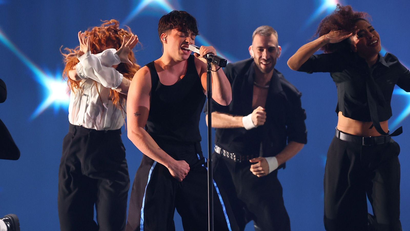 Benidorm Fest 2026: Izan Llunas canta "¿Qué vas a hacer?" | Ver vídeo - Benidorm Fest | Ver