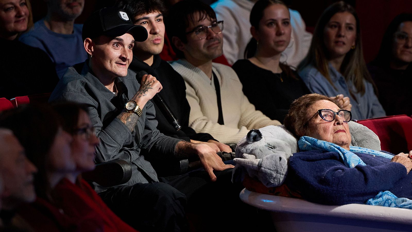 La Revuelta | Hay que cuidar a los mayores - La Revuelta | Ver