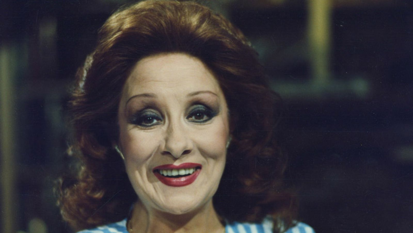 Cine de barrio - Marifé de Triana presenta 'Bajo el cielo andaluz' (2001)