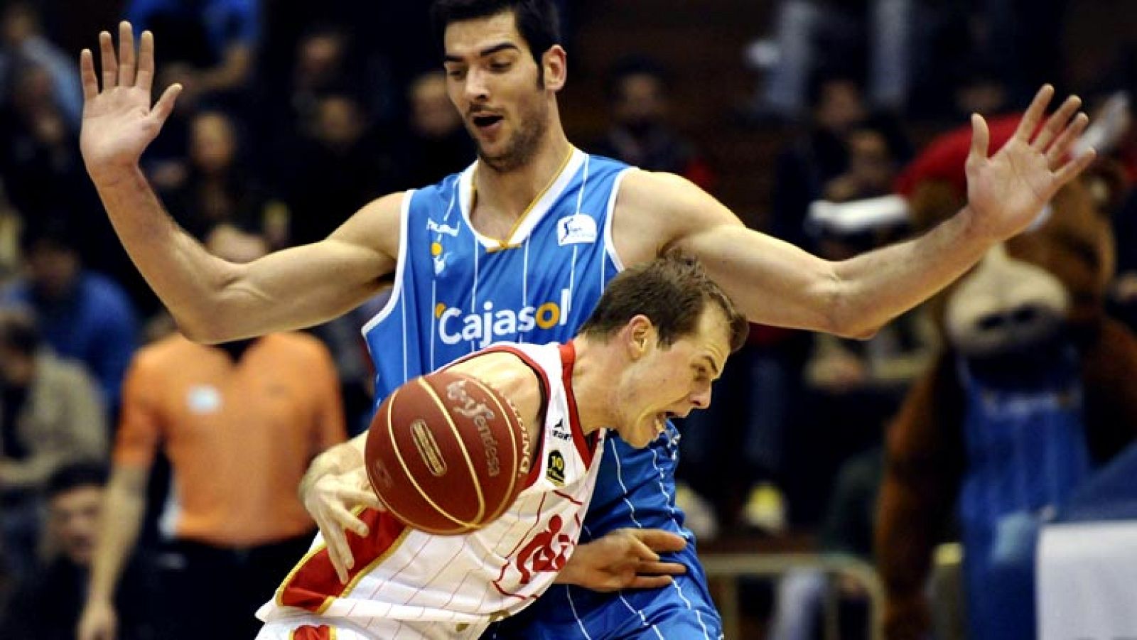 Pedro Llompart encabezó el triunfo del CAI Zaragoza, con un gran último cuarto. El Cajasol no pudo contar con Latavious Williams ni Satoransky, lesionados.