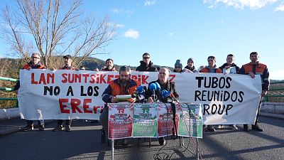 Trabajadores de Tubos Reunidos rechazan el ERE anunciado por la empresa | RTVE Play