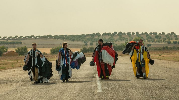 Telediario 2 - Llega a los cines "La fiera" una película que narra una historia real sobre una arriesgada pasión, el salto base