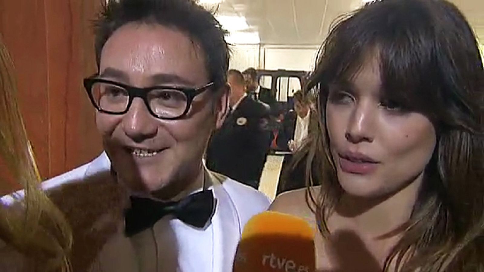 Adriana Ugarte y Carlos Santos: "Pedimos perdón; es un error desagradable" | Ver