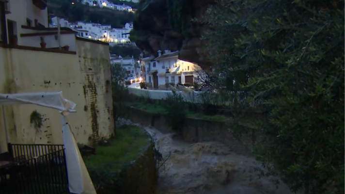 Telediario Fin de Semana - Setenil de las Bodegas convive con el miedo a los derrumbes y la curiosidad de los turistas