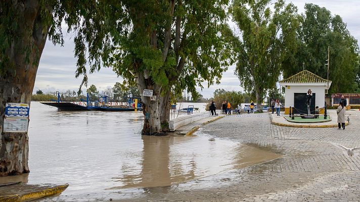 Telediario Fin de Semana - La tregua de la lluvia permite la vuelta a casa de parte de los evacuados en Andalucía