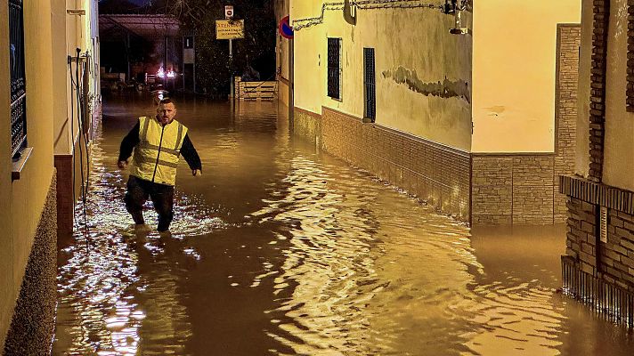 Telediario Fin de Semana - El muro de contención de Lora del Río podría colapsar con la crecida del Guadalquivir