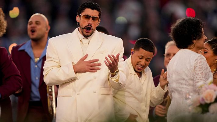 Telediario Matinal - Bad Bunny convierte su actuación en la Super Bowl en un elogio a la América más allá de EE.UU.