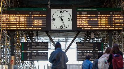 Retards i cancel�lacions a les estacions valencianes per la vaga convocada pels maquinistes - L'informatiu - Comunitat Valenciana | Ver