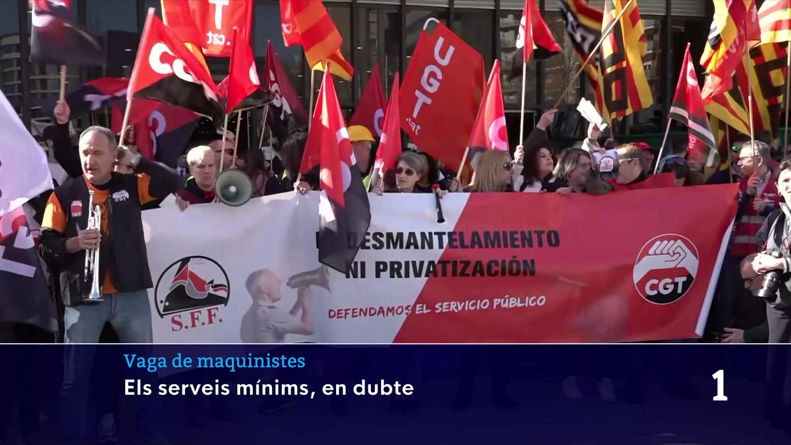 Vaga de maquinistes amb cancel·lacions, retards i trens massificats