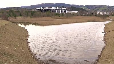 La laguna de Ixpilla (Zarautz) podr�a albergar aves nunca antes vistas al frenar el acceso de sal al agua | RTVE Play - Ver ahora