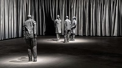 Exposici�n de Juan Mu�oz en el Museo del Prado - Telediario 2 | Ver