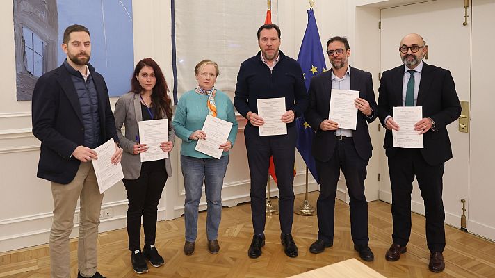 Telediario 2 - Transportes y los sindicatos de maquinistas firman el acuerdo para desconvocar la huelga ferroviaria