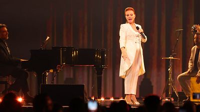 Paloma San Basilio interpreta "La fiesta terminó" y "Juntos"