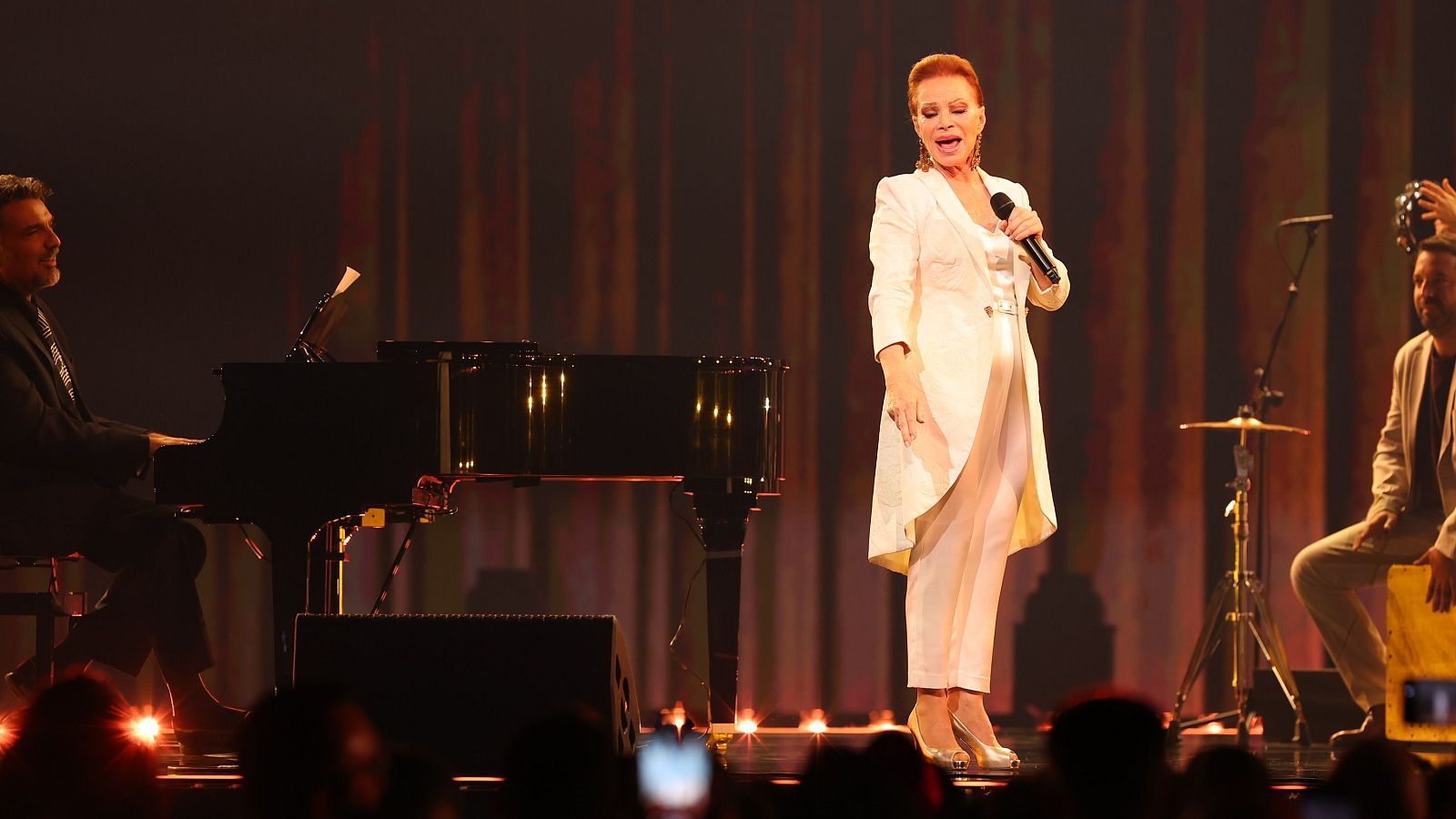 Benidorm Fest 2026: Paloma San Basilio canta "Juntos" | Ver vídeo - Benidorm Fest | Ver