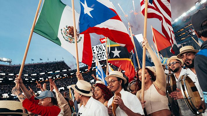 Telediario 1 - Bad Bunny reivindica el orgullo latino y dispara el interés por aprender español