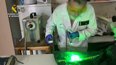 Hallada una mujer en una maleta en M�laga: piden ayuda ciudadana - Modo Digital | Ver