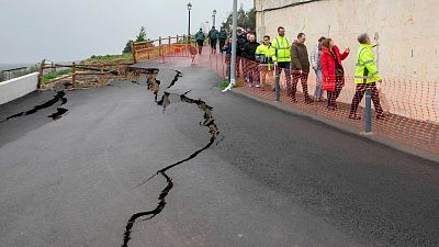 Las lluvias causan un corrimiento de la grieta de Benamej�, en C�rdoba - Telediario 1 | Ver