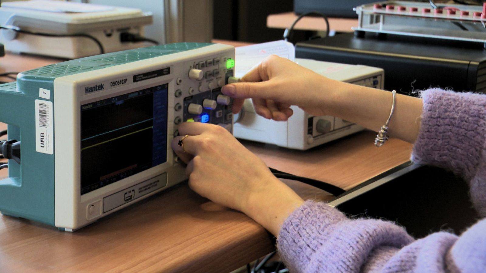 Dones encara minoritàries als graus de ciències i tecnologia - L'Informatiu | Veure