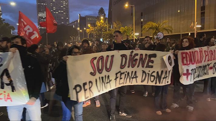 L'Informatiu - Manifestacions multitudinàries de mestres i professors a Catalunya