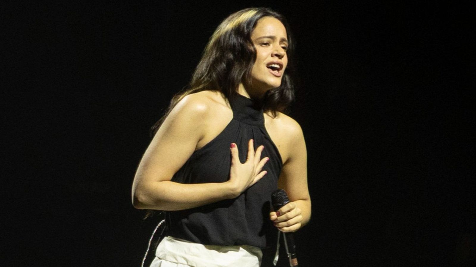 La artista Rosalía estrena videoclip: 'Sauvignon Blanc' - Telediario 2 | Ver