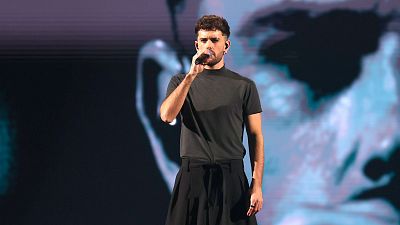 Mikel Herzog Jr. interpreta "Mi Mitad" en la final