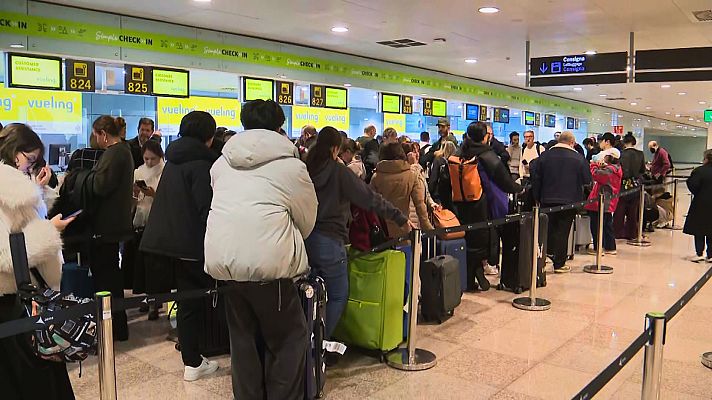 L'Informatiu - La ventada provoca cancel·lacions i retards a l'aeroport del Prat