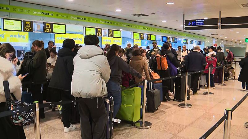 La ventada provoca cancel·lacions i retards a l'aeroport del Prat - L'Informatiu | Veure