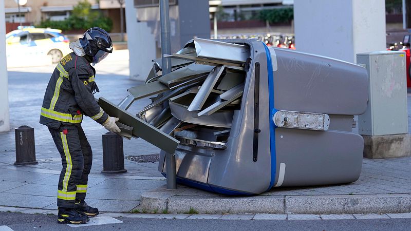 El temporal de viento deja cinco heridos graves en Cataluña - Telediario 1 | Ver