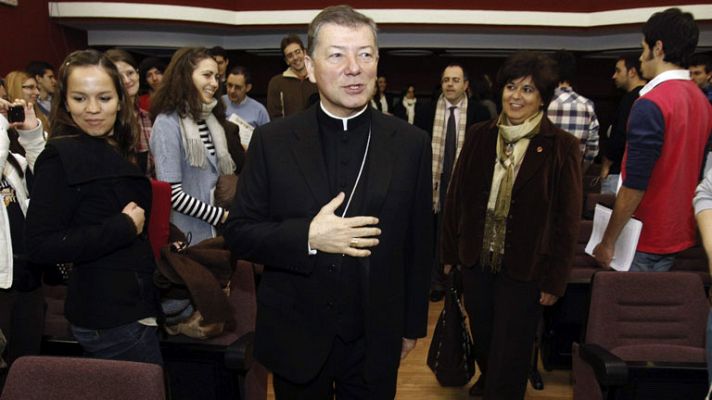 Telediario 1 - Menos apoyo a la iglesia