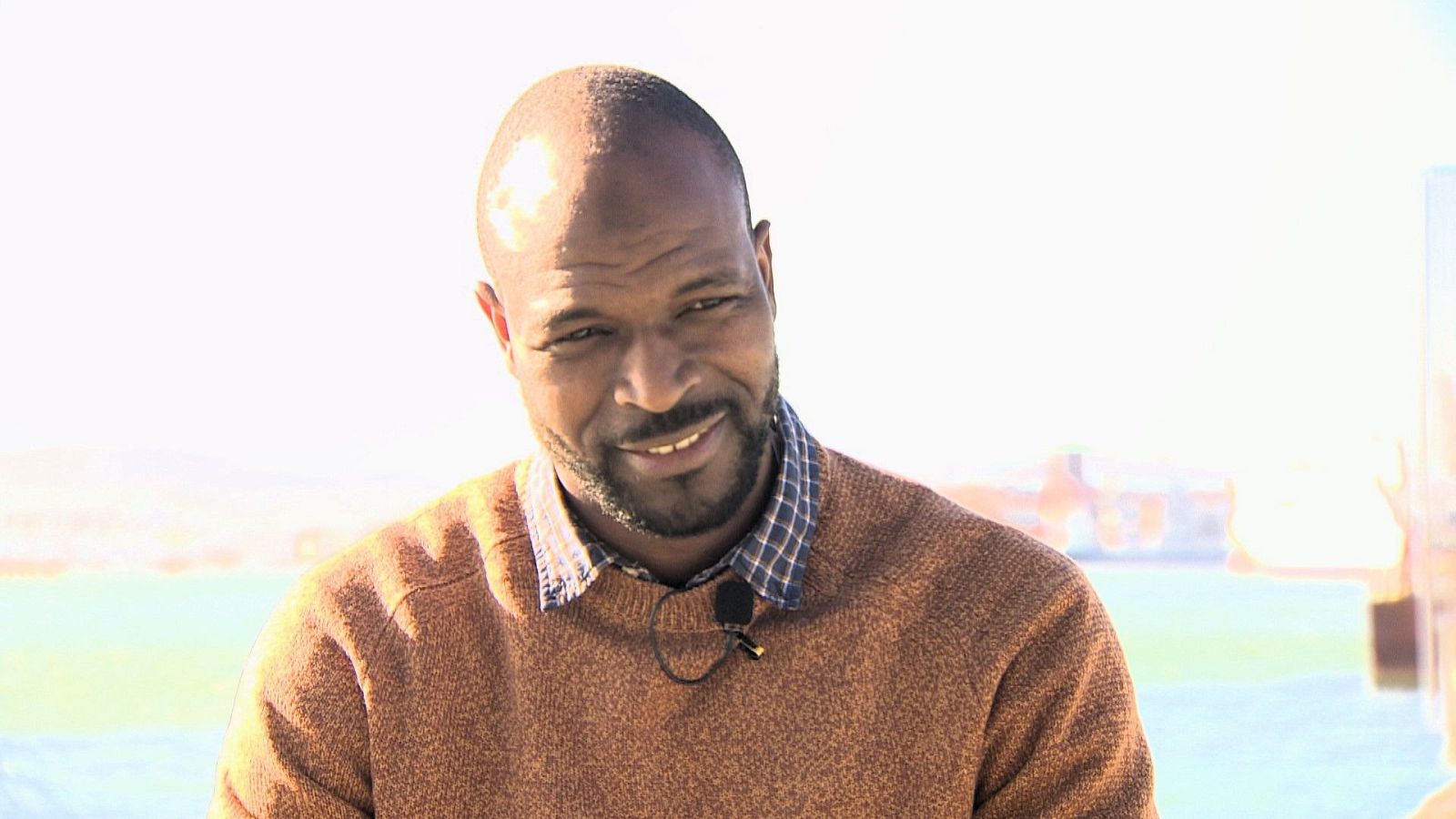 La historia de Mamadou: de llegar solo desde Malí a tener su propia empresa en Cantabria - TeleCantabria | Ver