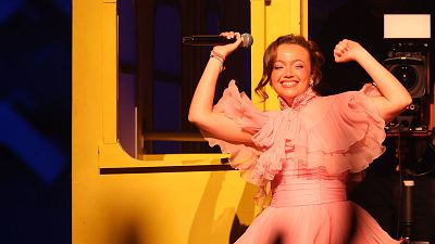 ASHA interpreta "Turista" en la final