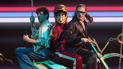 The Quinquis interpreta "Tú No Me Quieres" en la final