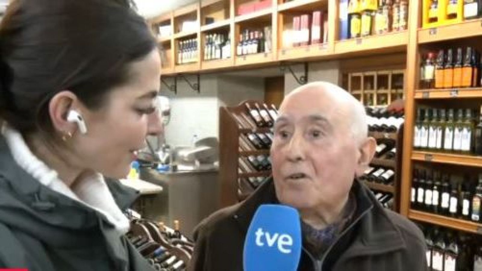 La historia de Emilio, el dueño de un ultramarinos que no se jubila - Directo al grano | Ver