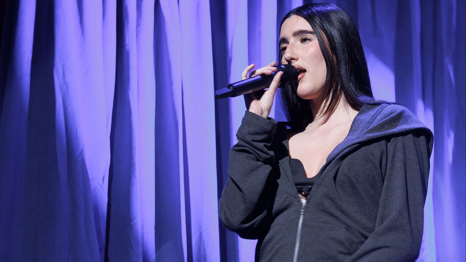 Judeline interpreta "Com você" | Ver