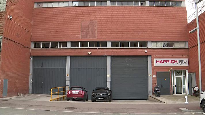 L'Informatiu - Una dona mor per la caiguda del sostre d'una nau industrial a Sant Andreu