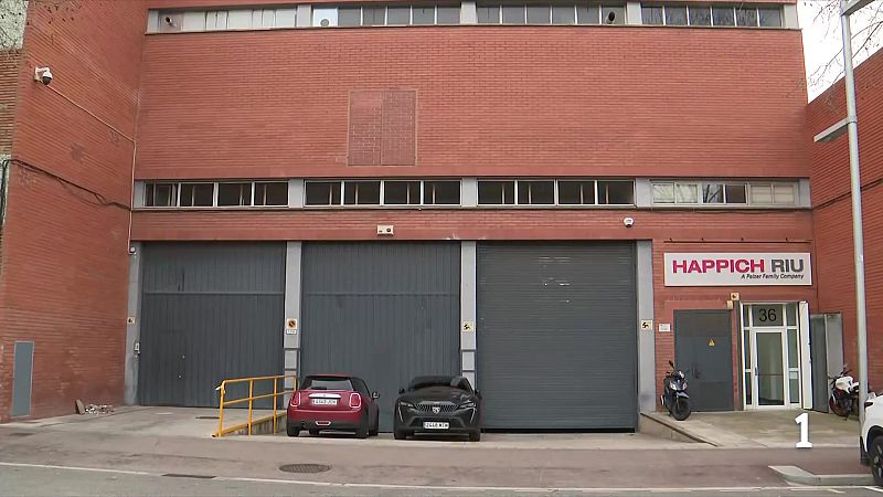 Una dona mor per la caiguda del sostre d'una nau industrial a Sant Andreu