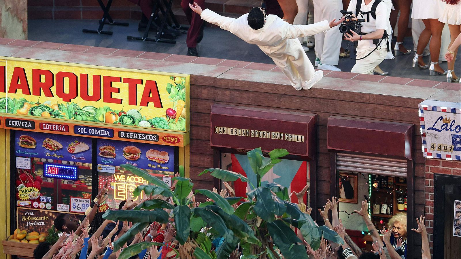 El bar de Toñita, un icono de Nueva York que se unió a Bad Bunny | Ver