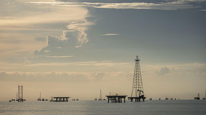 Telediario 2 - EE.UU. permite a la española Repsol extraer petróleo en Venezuela