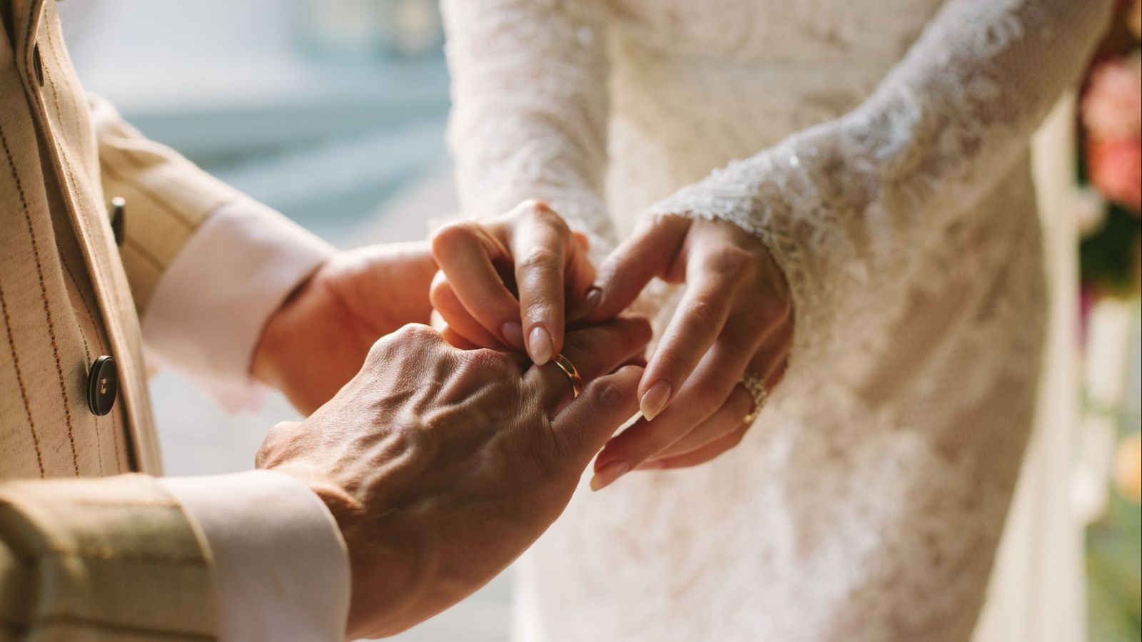 ¿Cuánto cuesta casarse y divorciarse en España? | Ver